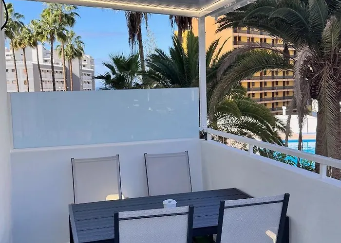 Americas 200a Apartment