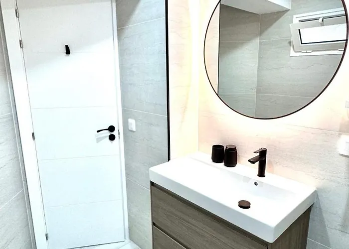 Americas 200a Apartment *